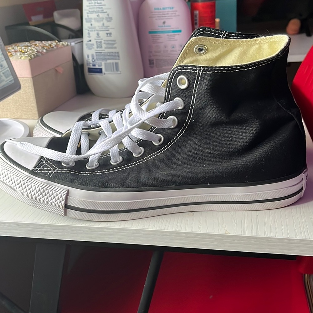 Women’s size 11 black converse
